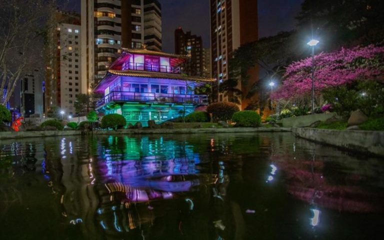 Praça do Japão: Cultura e beleza natural em Curitiba