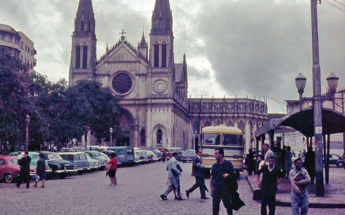 praça tiradentes em curitiba anos 70