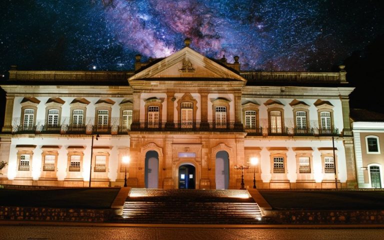 Praça Tiradentes em Ouro Preto: Rica em História e Cultura