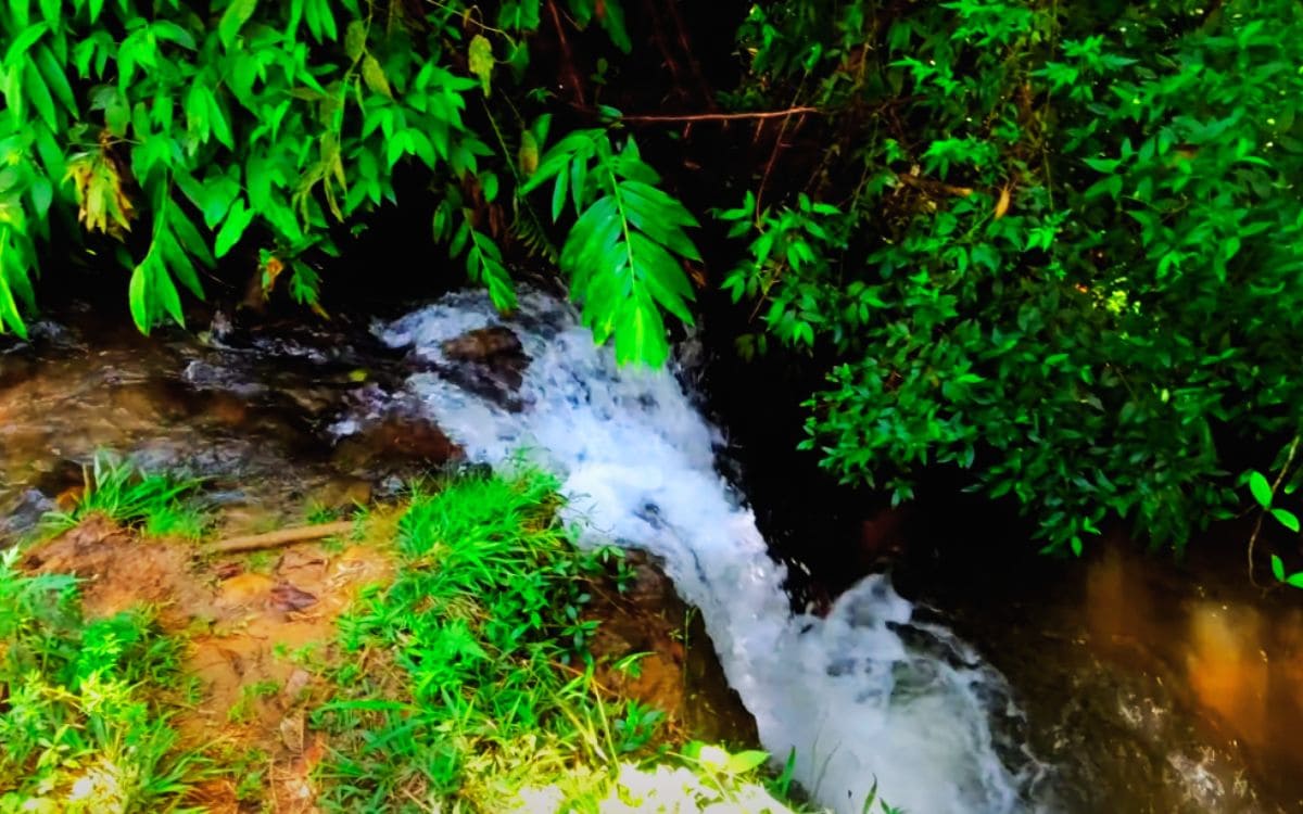 mini cachoeira no parque itaberaba