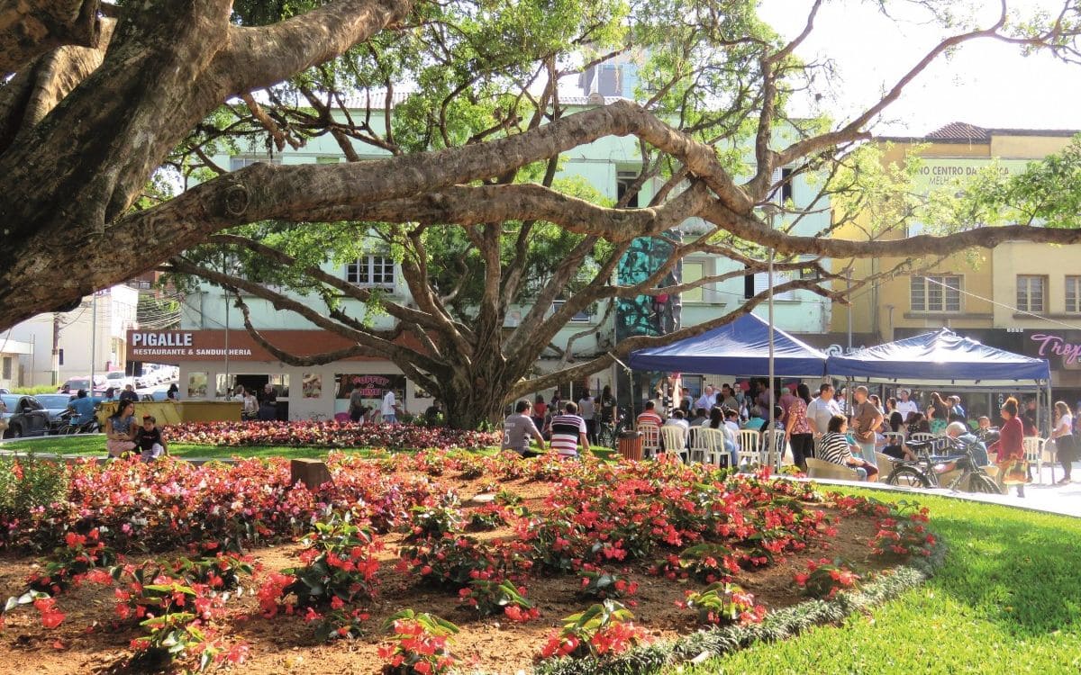 praça barão de Schneeburg gastronomia