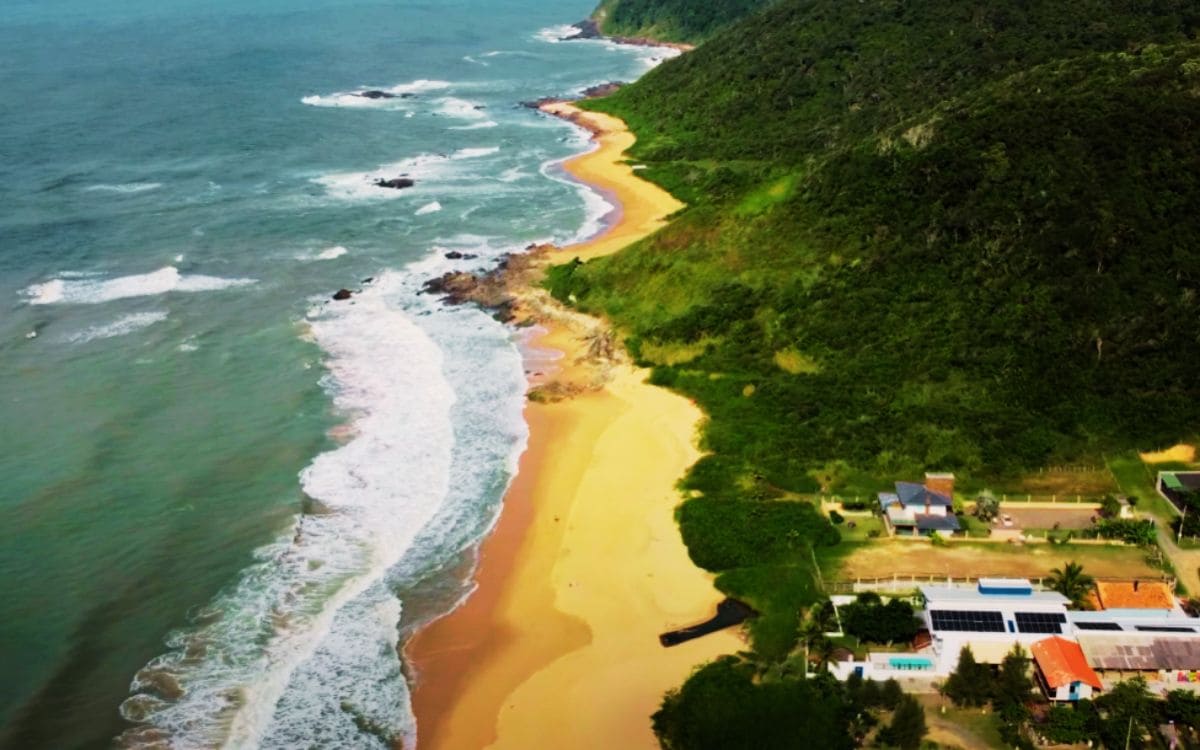 vermelha: melhores praias perto do beto carrero