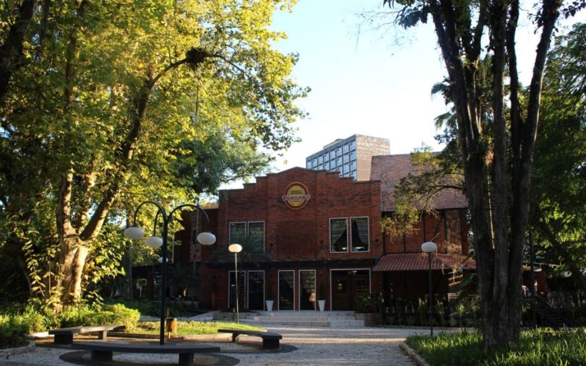 restaurante na praça hercílio luz blumenau