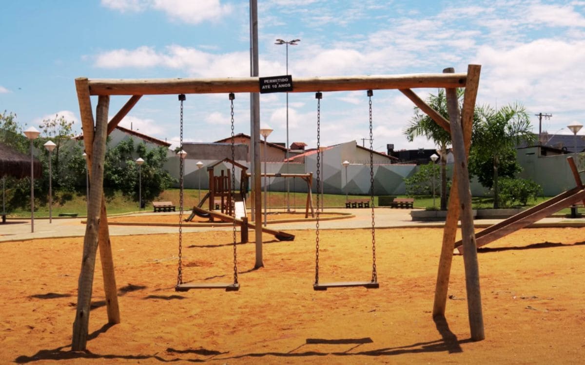 playground no parque do cristo em araxa