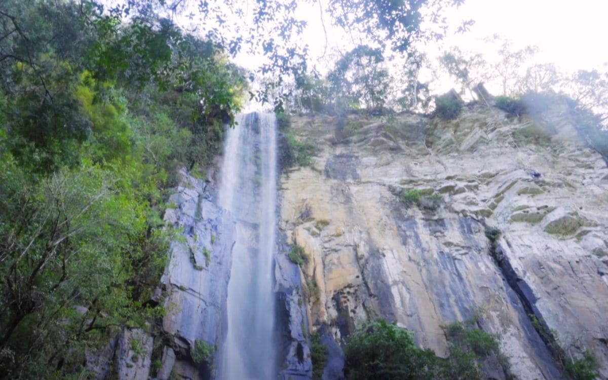 cachoeira no salto sete adventure park