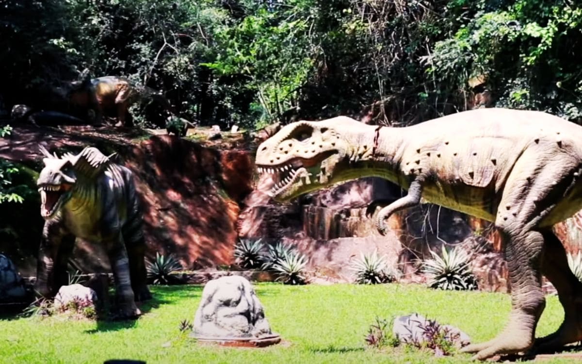 dinossauros do parque rocha moutonnée