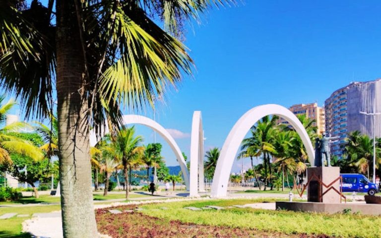 Parque Roberto Mário Santini: Beleza e Lazer à Beira Mar em Santos