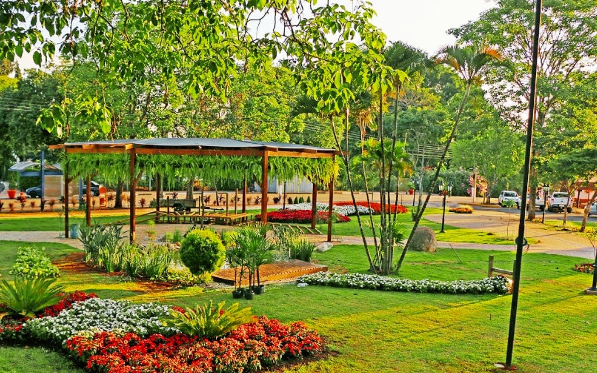 praça bento euzébio tobias bentão em holambra