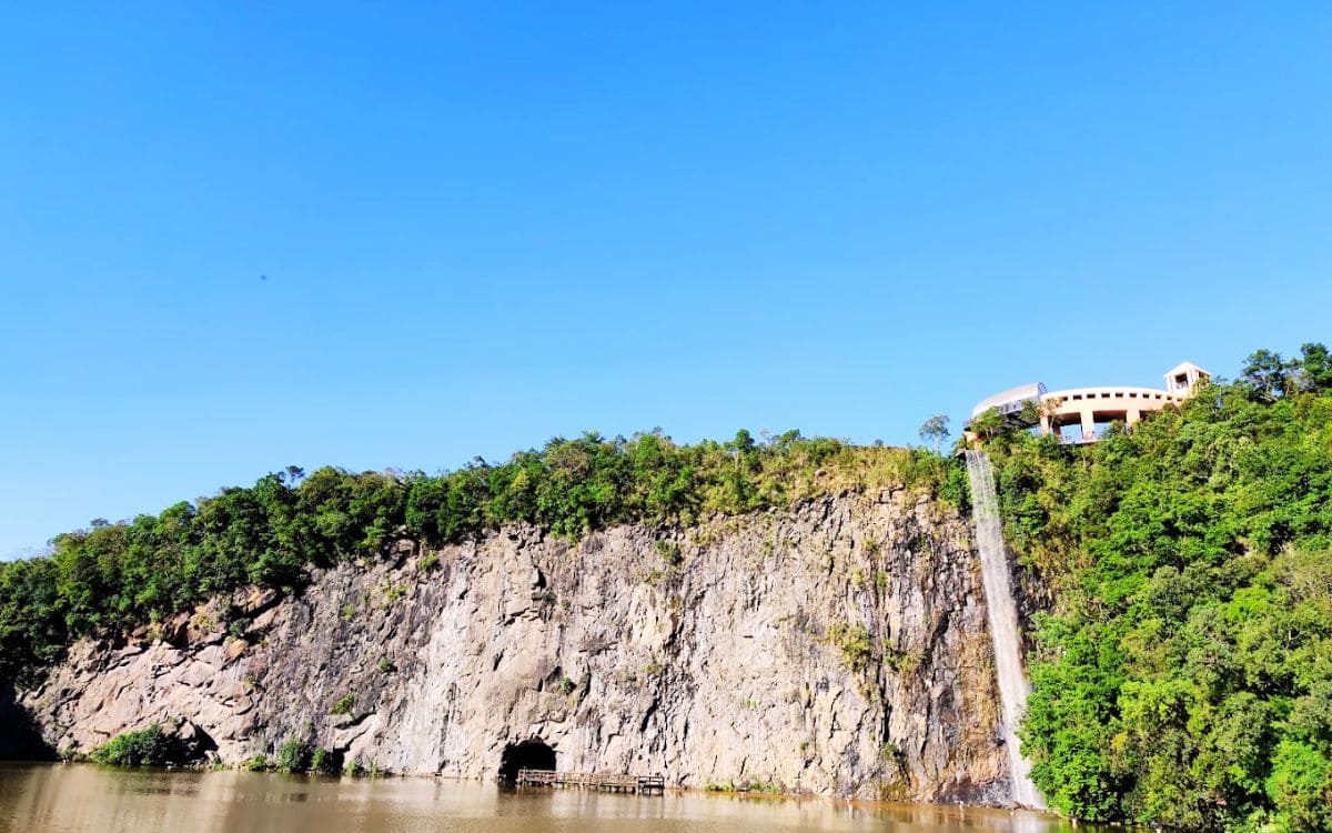 pedreira do parque tanguá em curitiba