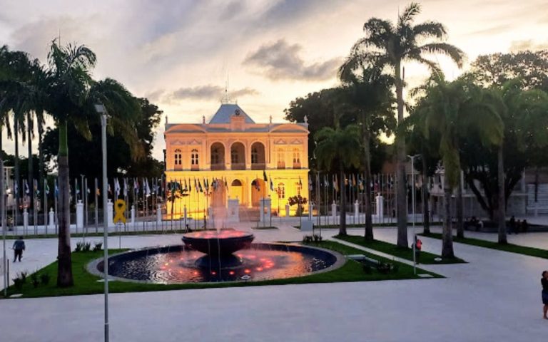 Conheça a Praça dos Martírios: História e Cultura em Maceió